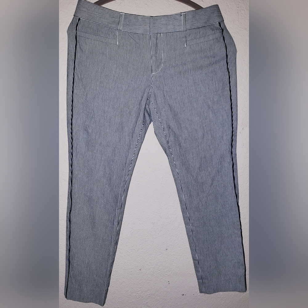 Classy Banana Republic Sloan Gray/White Pin striped ankle cropped pants